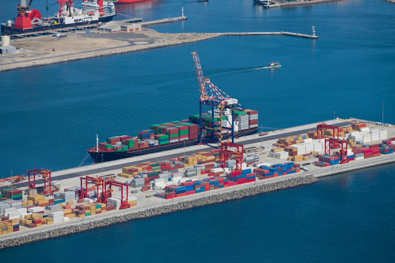 Container ship cargo movement for Uzbekistan import logistics