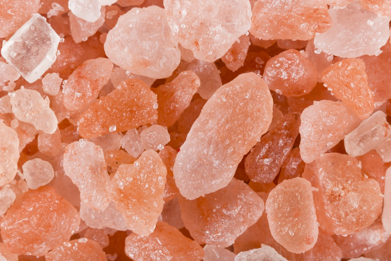 Rose-colored Himalayan salt crystals for bulk packaging enquiries